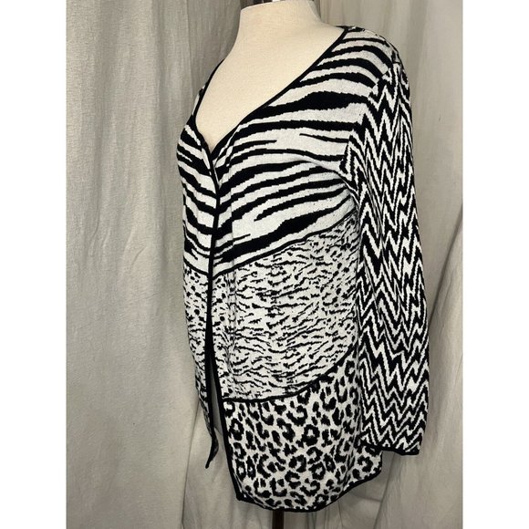 NOTATIONS Women's Cardigan Size M Black & White Animal Long Sleeve 100% Cotton - Picture 2 of 15